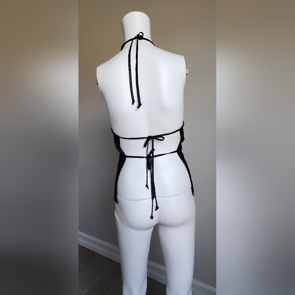 Black Cutout Sleeveless Top - Picture 3 of 12